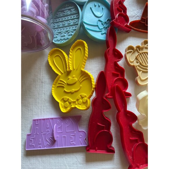 Vintage Christmas Thanksgiving Easter Holiday Cookie Cutter Set Plastic - Picture 6 of 16